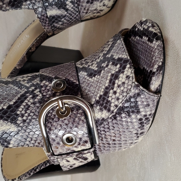 Michael Kors Gray & Cream Leather Reptile Block Heel Mules with Peep Toe Size 6 - Picture 5 of 14